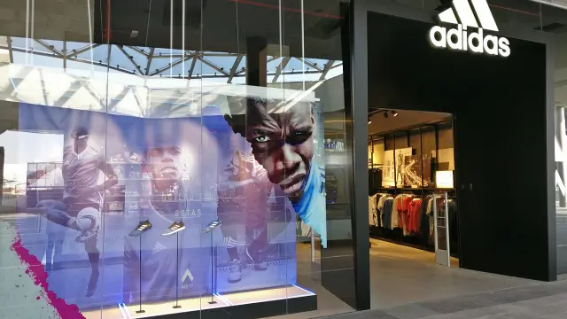 Nueva tienda de Adidas en Puerto Venecia.