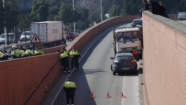 Los Mossos d´Esquadra han detenido al conductor de un camión robado que conducía en dirección contraria.