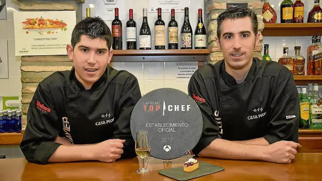 Los hermanos Javier y Luis Antonio Armingol, con la tapa de 'Top Chef'.