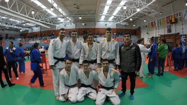 Imagen de los jóvenes judocas en la liga.