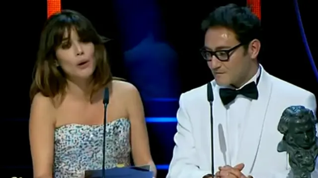 Adriana Ugarte y Carlos Santos, al anunciar el verdadero ganador del Goya a la Mejor Canción en 2015.