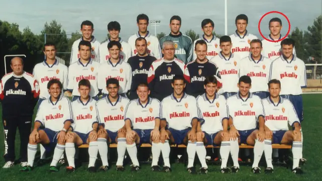 Foto de la plantilla del Zaragoza B al inicio de la campaña 1997-98. Lalo, arriba a la derecha (en un círculo), compartió equipo con Soriano, Seba, Laínez, Luis Helguera, Javi Suárez, Rodri...