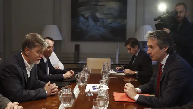 Reunión en el ministerio de Fomento entre el ministro De la Serna y el alcalde de Zaragoza.