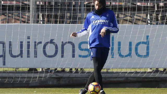 Georgios Samaras, entrenando en solitario como tantos días ha hecho desde su llegada al Real Zaragoza, hace ya un mes.