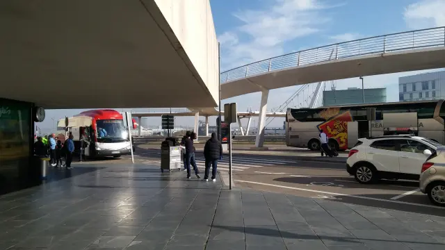 Los autobuses de ambos equipos han coincidido en la estación de Delicias esta mañana.