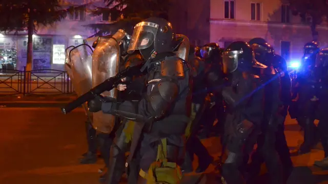 Policías desplegados en las calles de Batumi.