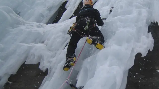 La escalada sobre hielo suma cada vez más adeptos.