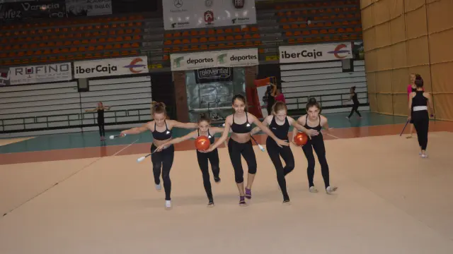 Un grupo de niñas, durante un entrenamiento realizado esta semana para el campeonato.