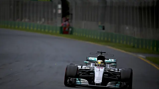 Lewis Hamilton, en acción durante la clasificación del GP de Melbourne.