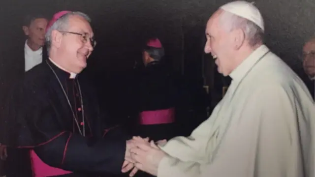 Momento del encuentro entre el Papa Francisco y el obispo de Barbastro-Monzón