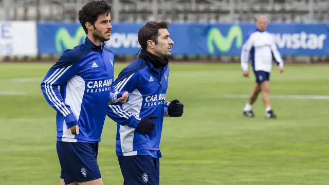 Edu García y Cani, en plena carrera continua durante un entrenamiento.