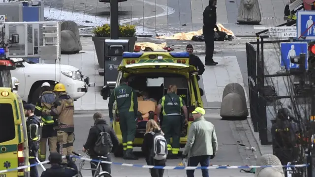 Los miembros del servicio de emergencia sueco se han desplazado al lugar del atropello.