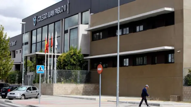 Fachada del Colegio Juan Pablo II de Alcorcón.