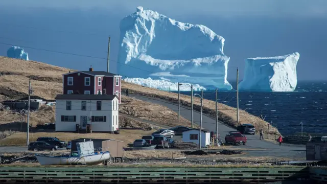 El iceberg pasando por la Orilla Sur.