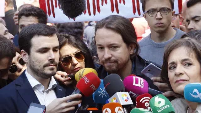 Garzón, junto a Pablo Iglesias, antes de la manifestación.