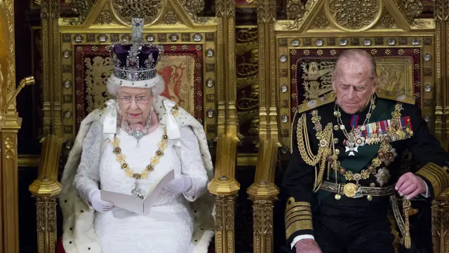 La reina Isabel II junto al príncipe Felipe.