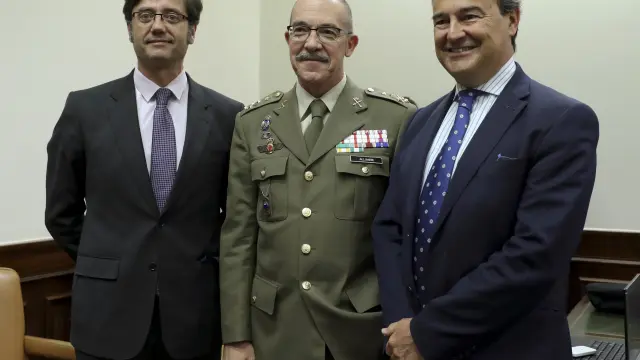 Imagen de archivo del subsecretario de Defensa, Arturo Romaní, con el Jemad y el secretario de Estado.