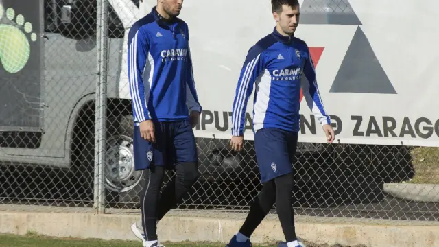 Lele Cabrera, junto a Lanzarote, al inicio del entrenamiento.