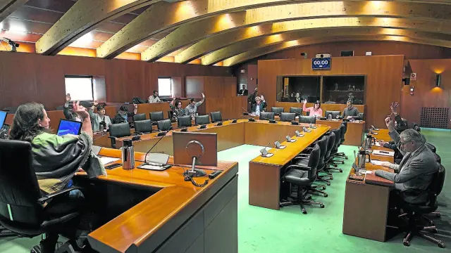 Las Cortes votaron ayer el dictamen de la ponencia de presupuestos, paso previo al pleno de mañana.