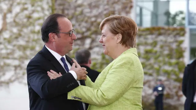 Hollande y Merkel este lunes en Berlín.
