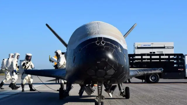 El avión espacial secreto del Pentágono regresa tras 718 días en órbita.