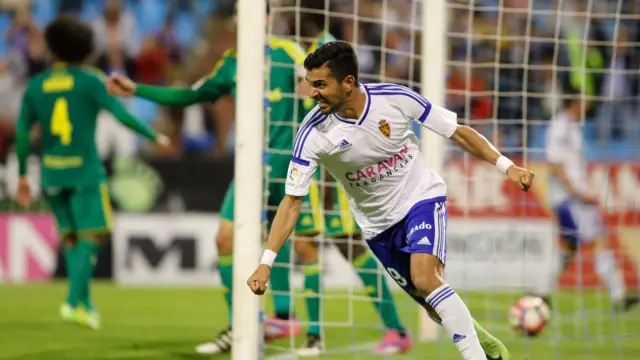 Ángel celebra la consecución de su gol ante el Cádiz, que supuso el 1-0 provisional al final de la primera parte.