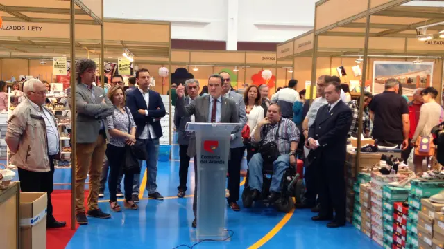 Juan Antonio Sánchez Quero en la inauguración de la feria Expo Calzado de Brea.