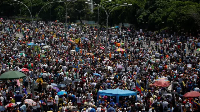 Piquetes y 'plantones' contra Maduro en toda Venezuela