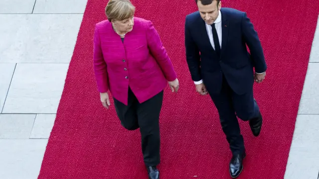 Macron y Merkel, en su encuentro de este lunes.
