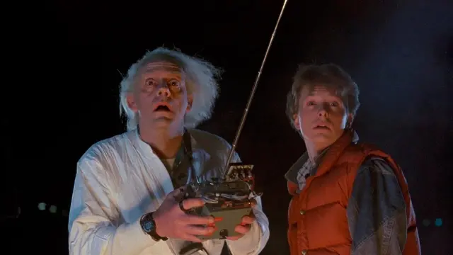 Imagen de la película 'Regreso al futuro', protagonizada por Michael J. Fox y Christopher Lloyd.