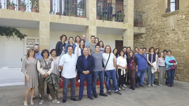 El grupo de participantes en la Hospedería de Sádaba, tras visitar Sos del Rey Católico y Uncastillo.