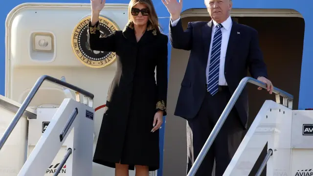 Donald y Melania Trump, a su llegada en la tarde de este martes al aeropuerto romano.