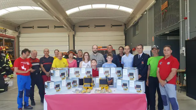 Un empresario de Zaragoza dona 10 equipos de telecomunicaciones para los bomberos.