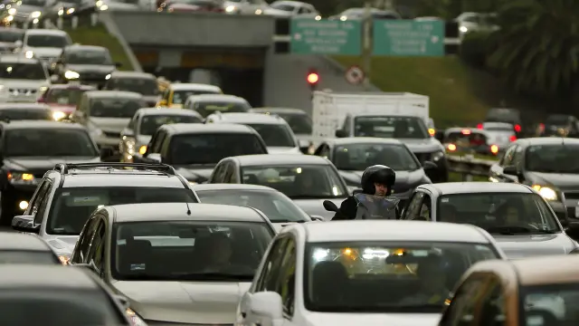 Miles de automovilistas circulan por las calles de la Ciudad de México el 22 de mayo, en emergencia ambiental por ozono en la Zona Metropolitana del Valle de México