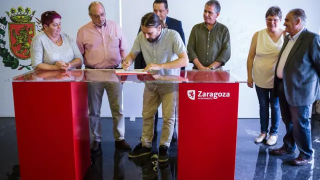 Firma de acuerdo entre los clubes de fútbol y el Ayuntamiento de Zaragoza