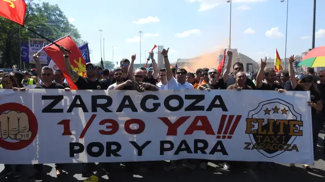 Taxistas zaragozanos en la manifestación contra las VTC del pasado 30 de mayo en Madrid.