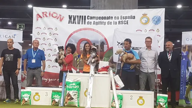 Carmen Briceño, con Narnia, primeras de la categoría Mini en el Campeonato de España de Agility