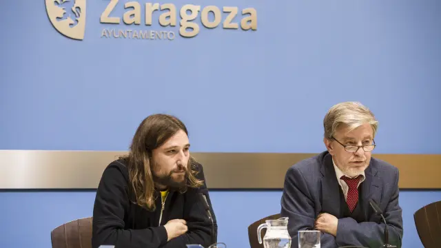 Pablo Híjar, en una comparecencia junto al alcalde, Pedro Santisteve.