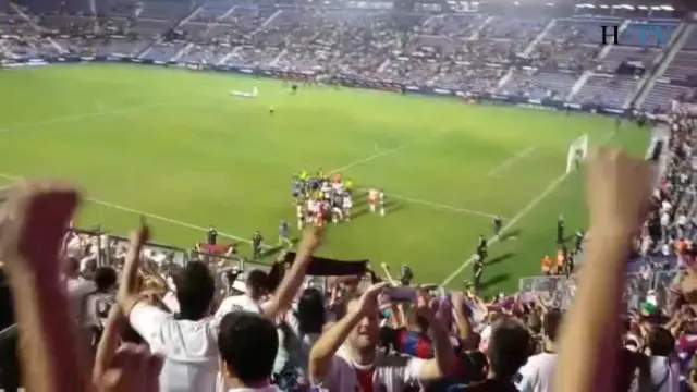 Celebración del Huesca al final del partido