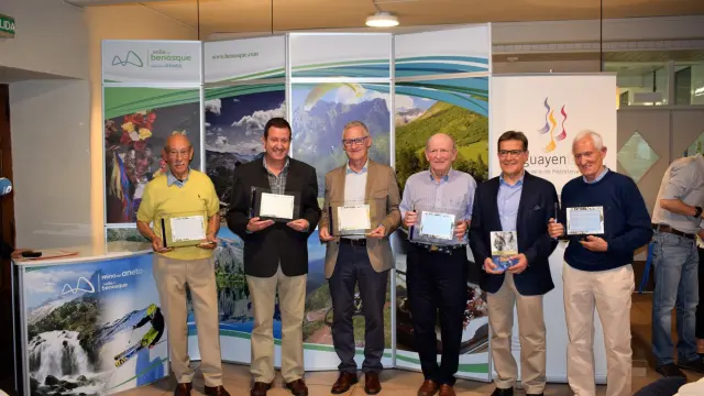 Los galardonados por la  Asociación Turística Empresarial Valle de Benasque.