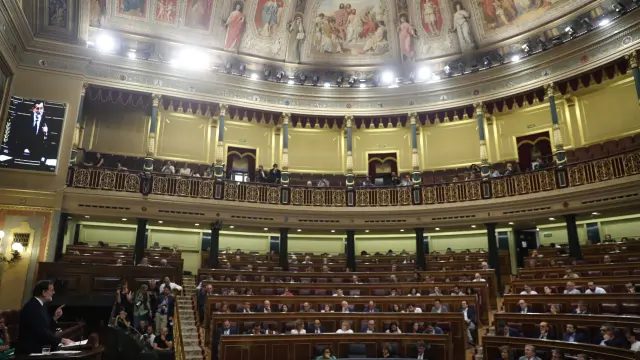 Después de una nueva intervención de Rajoy, la presidenta del Congreso, Ana Pastor, suspende la sesión hasta las 18.00.