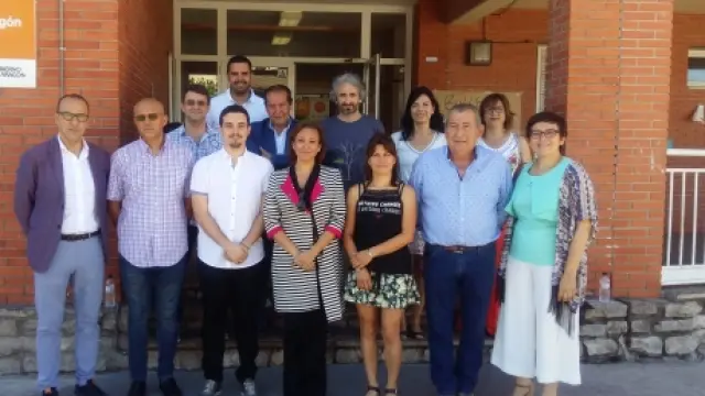 Mayte Pérez, ha visitado este martes los centros educativos de la localidad zaragozana de Bujaraloz.