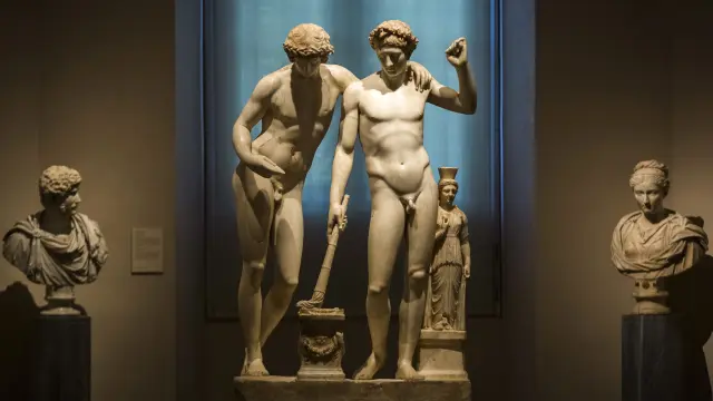La escultura 'Orestes y Pílades' de la Escuela de Pasiteles, perteneciente a la exposición 'La mirada del otro. Escenarios para la diferencia'.