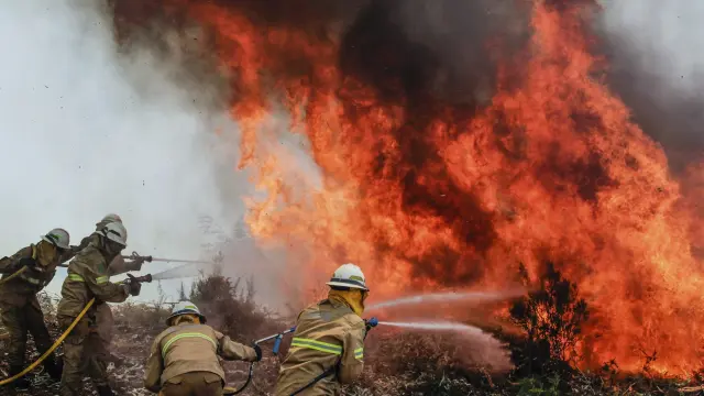 Portugal lucha por controlar el incendio más mortífero de su historia.