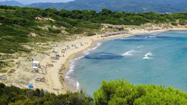 Playa nudista en el Mediterráneo.