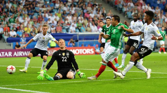 Alemania gana a una México que mereció más y jugará la final con Chile.
