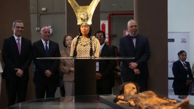 Réplicas de la Dama de Cao expuestas al público en Perú.