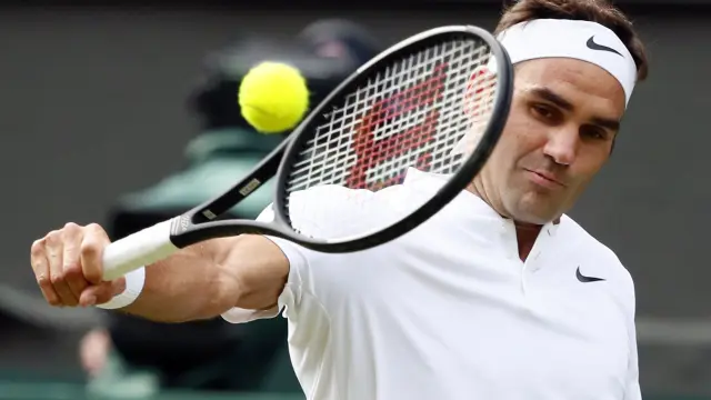 Roger Federer durante su partido en Wimbledon