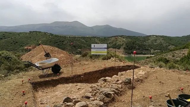 Excavaciones arqueológicas en Los Fayos.
