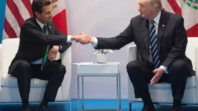 Trump y Peña Nieto se dan la mano